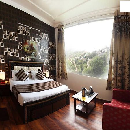 Divyansh Hotel Дхарамсала Екстериор снимка