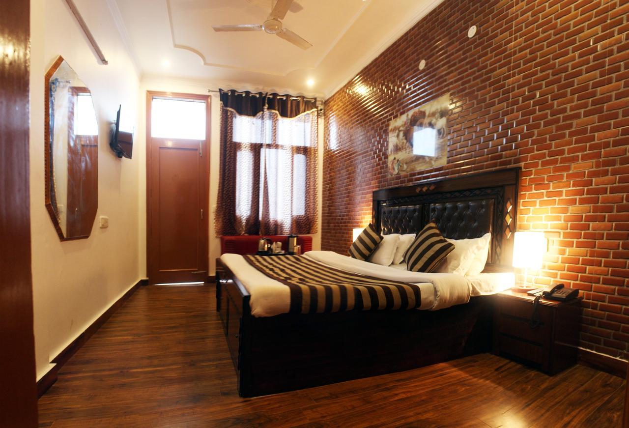 Divyansh Hotel Дхарамсала Екстериор снимка