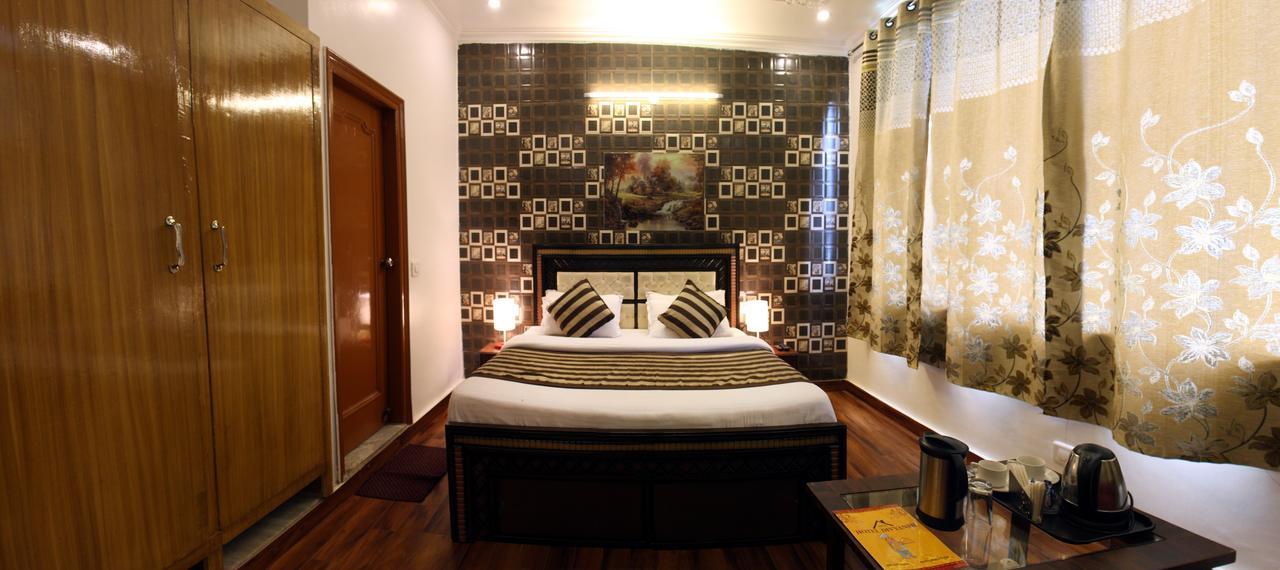 Divyansh Hotel Дхарамсала Екстериор снимка