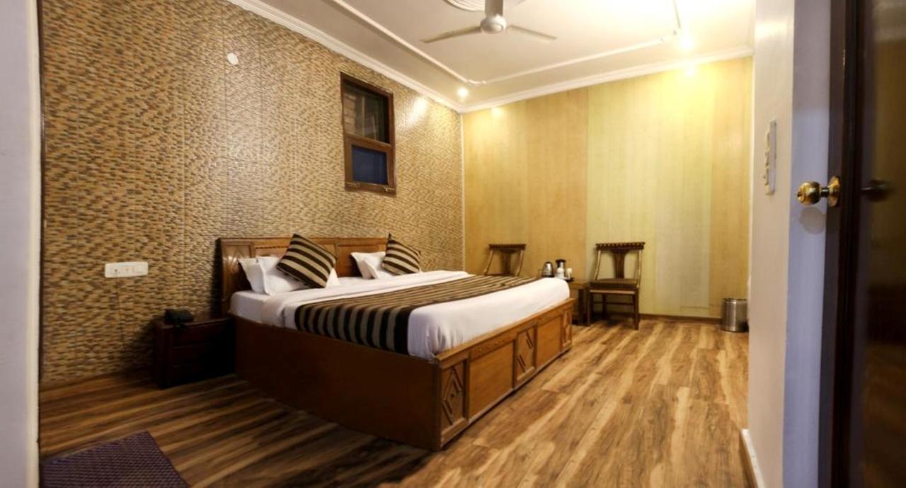 Divyansh Hotel Дхарамсала Екстериор снимка