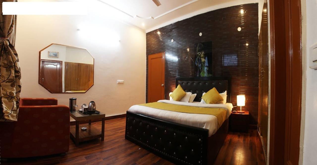 Divyansh Hotel Дхарамсала Екстериор снимка