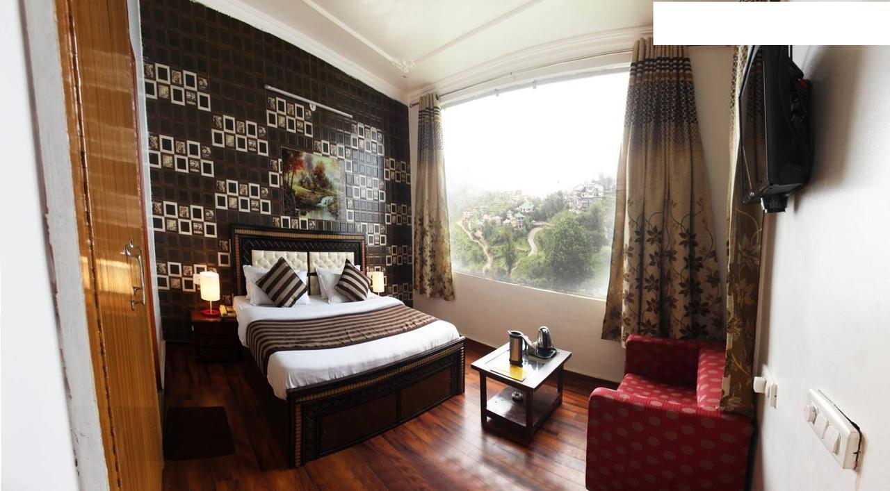 Divyansh Hotel Дхарамсала Екстериор снимка
