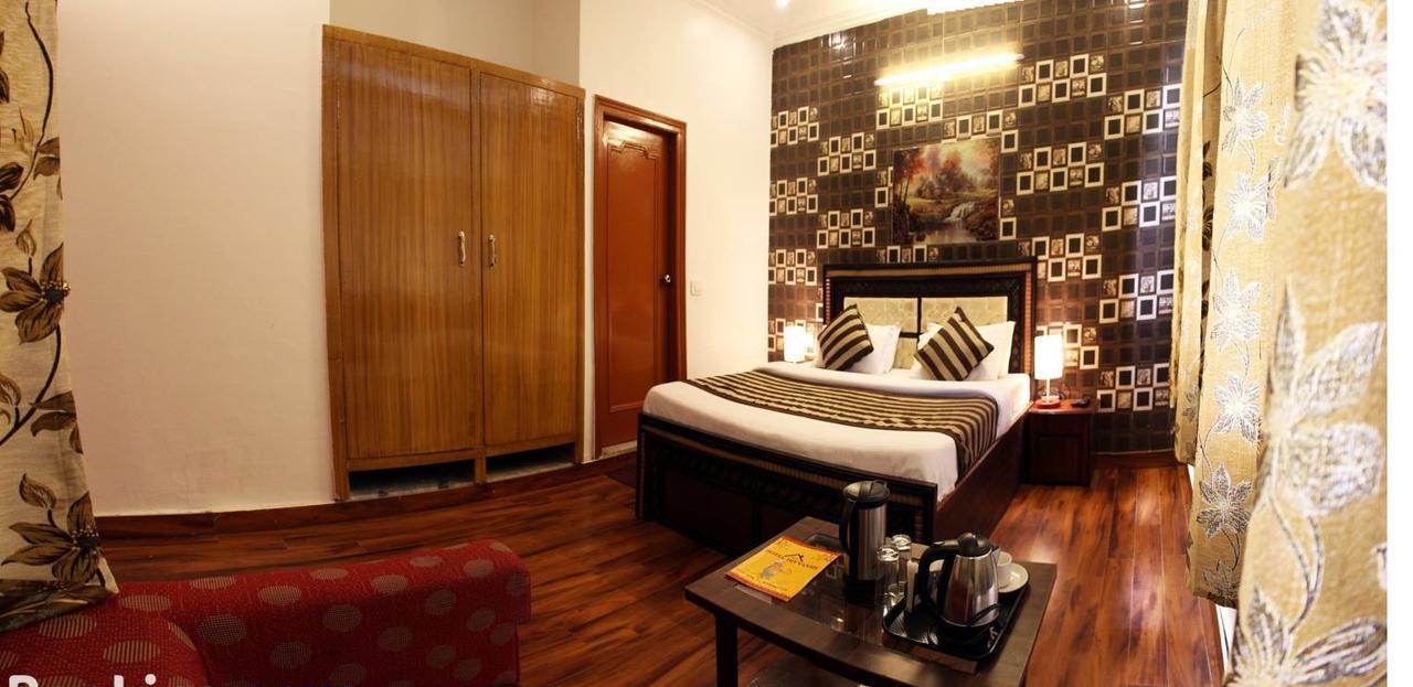 Divyansh Hotel Дхарамсала Екстериор снимка