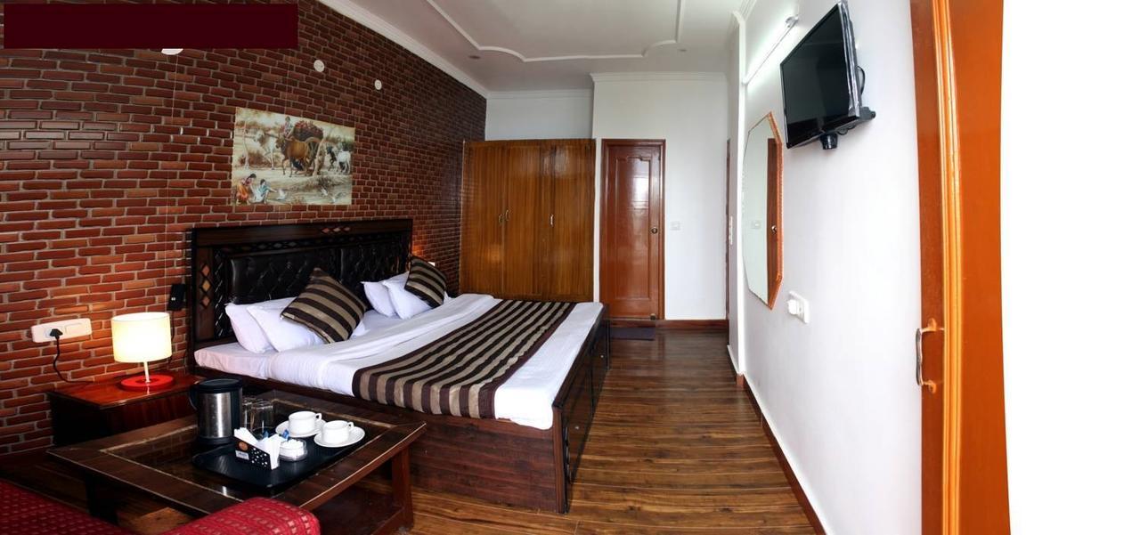 Divyansh Hotel Дхарамсала Екстериор снимка