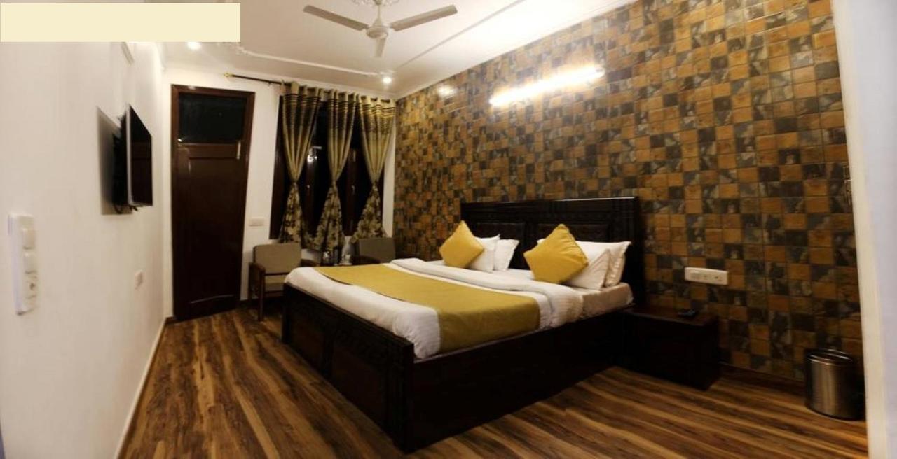 Divyansh Hotel Дхарамсала Екстериор снимка